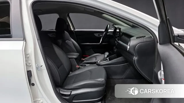 Kia The New K3 2nd generation 2022 Белый из Кореи, фото 2