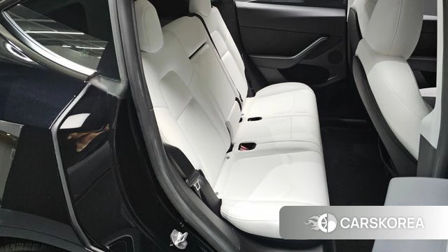 Tesla Model Y 2023 Черный из Кореи, фото 2