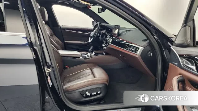 BMW 5 Series (G30) 2022 Черный из Кореи, фото 2