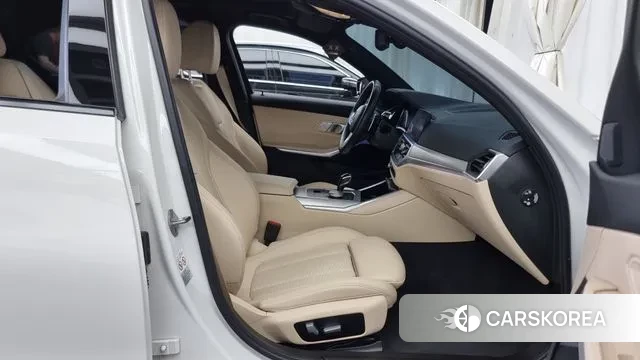 BMW 3 Series (G20) 2022 Белый из Кореи, фото 2