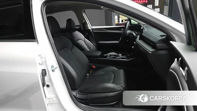 Kia The New K5 3rd generation 2025 Белый из Кореи, фото 2