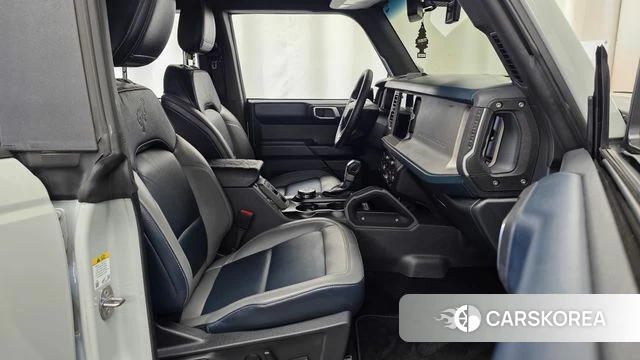 Ford Bronco 6th Generation 2024 Серебристо-серый из Кореи, фото 2