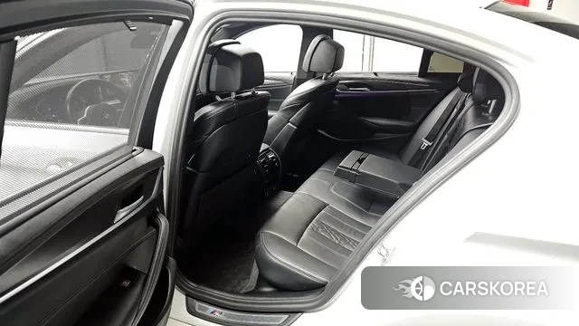 BMW 5 Series (G30) 2023 Белый из Кореи, фото 2