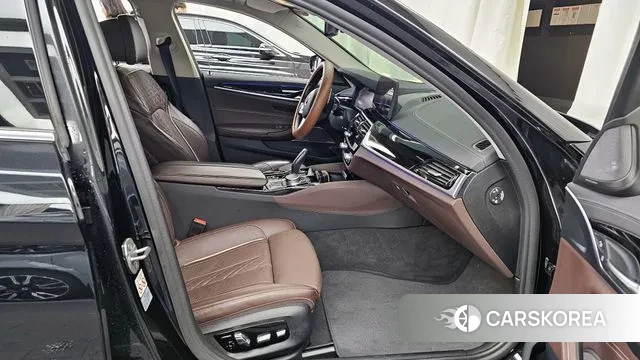 BMW 5 Series (G30) 2021 Черный из Кореи, фото 2