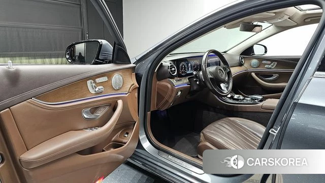 Mercedes-Benz E-Class W213 2018 Серый из Кореи, фото 2