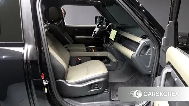 Land Rover Defender (L663) 2024 Черный из Кореи, фото 2