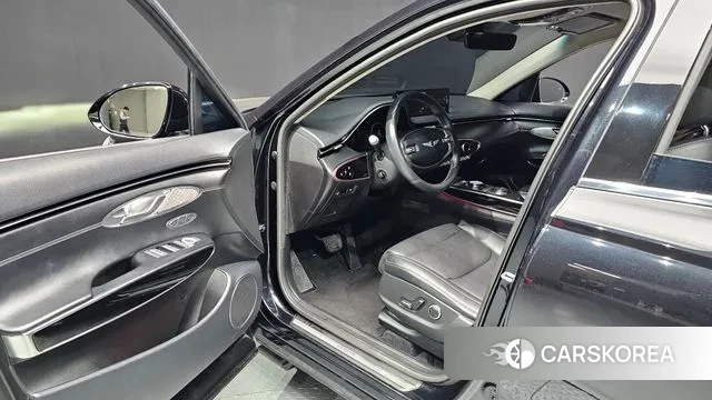 Genesis GV70 2021 Черный из Кореи, фото 2