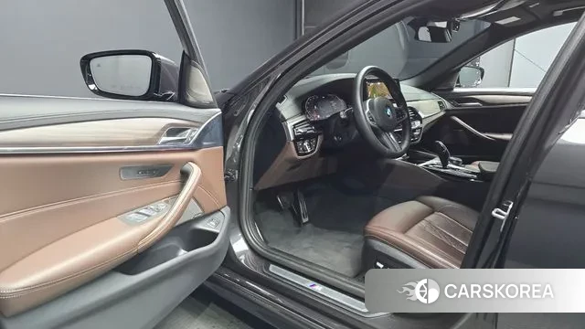 BMW 5 Series (G30) 2020 Серый из Кореи, фото 2