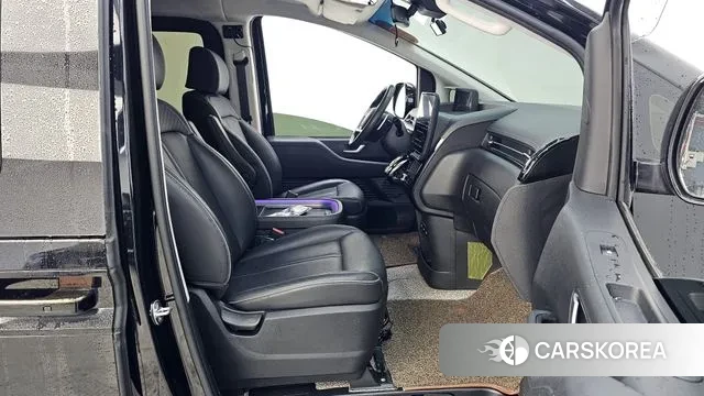 Hyundai Staria 2023 Черный из Кореи, фото 2