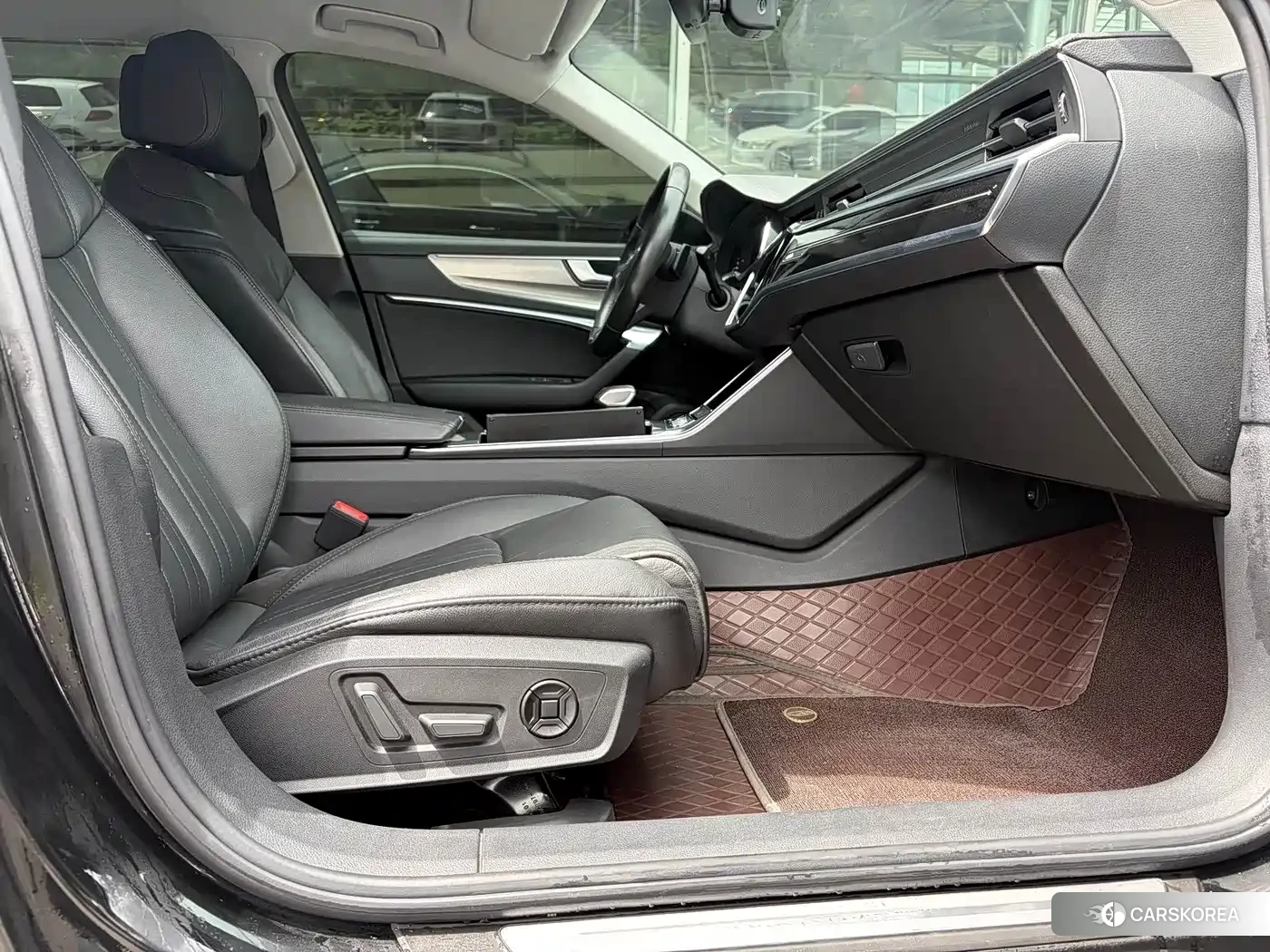 Audi A6L 2022 Черный из Китая, фото 2