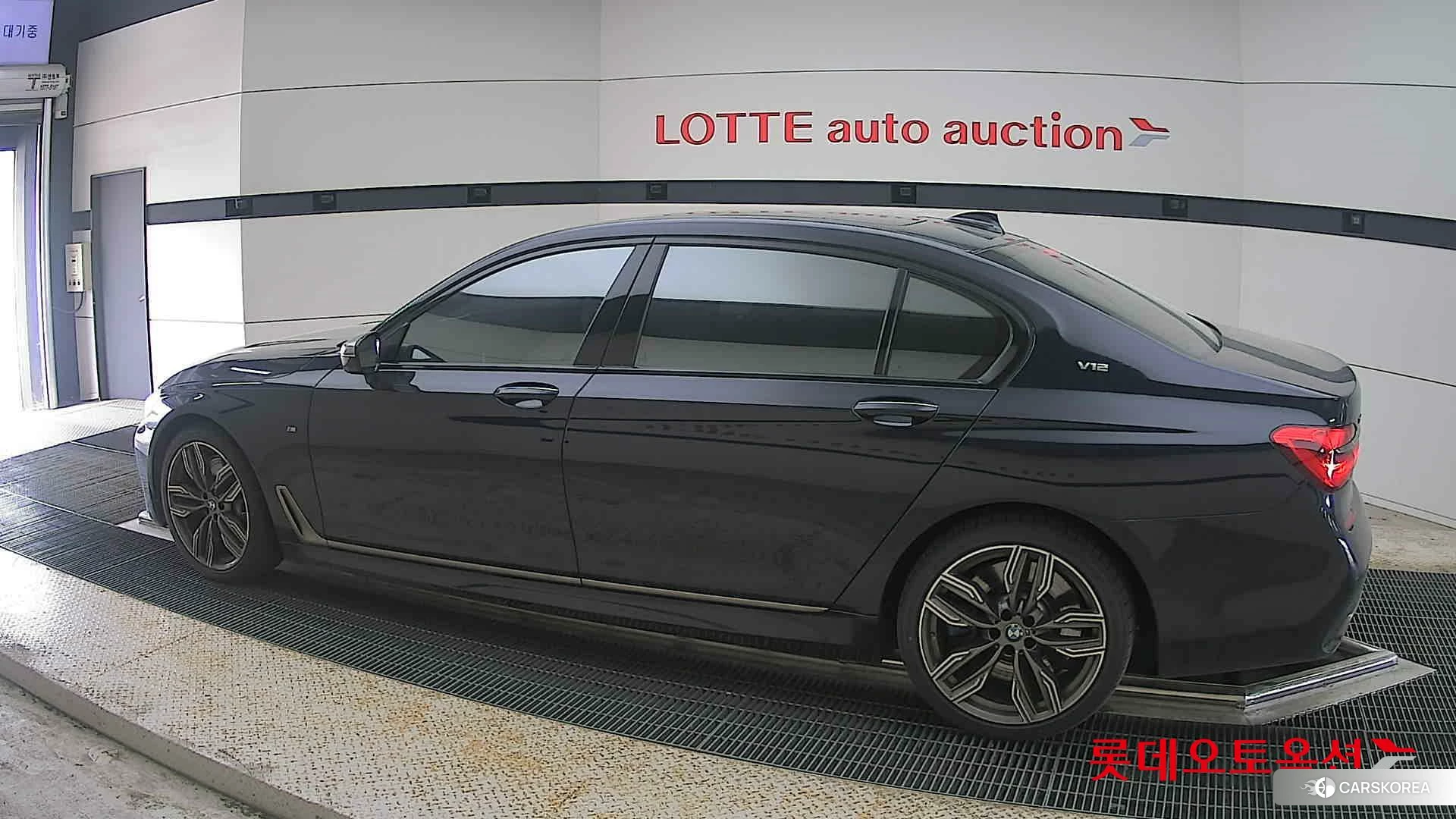 BMW  M760Li xDrive 2018 Черный из Кореи, фото 2