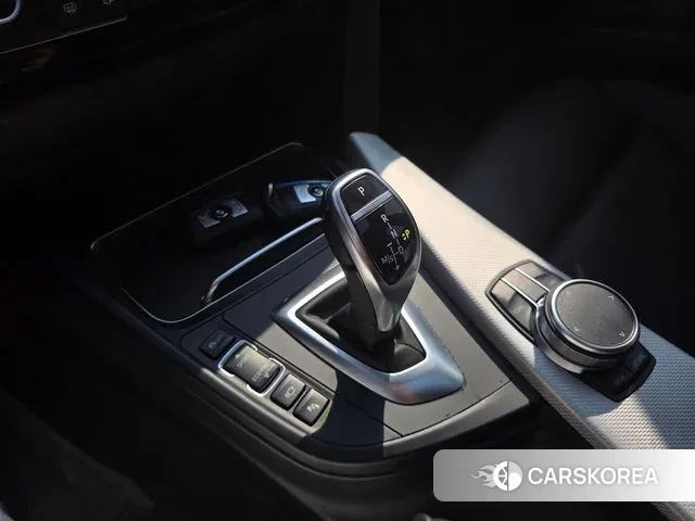 BMW 3 Series (G20) 2018 Белый из Кореи, фото 2