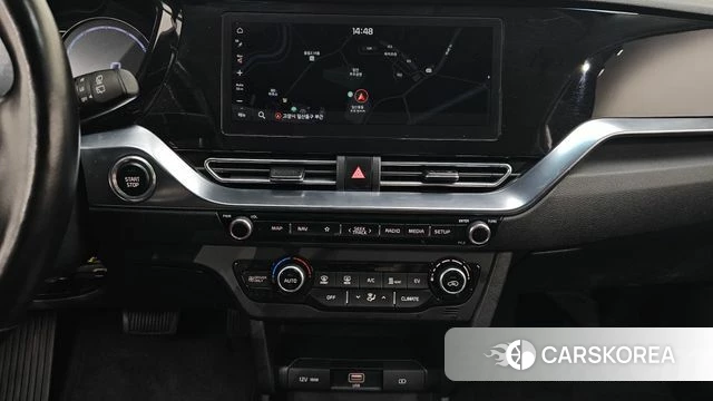 Kia Niro Plus 2022 Белый из Кореи, фото 2