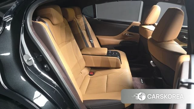 Lexus ES300h 7th generation 2021 Черный из Кореи, фото 2