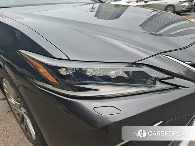 Lexus ES 2022 Серебристо-серый из Китая, фото 2