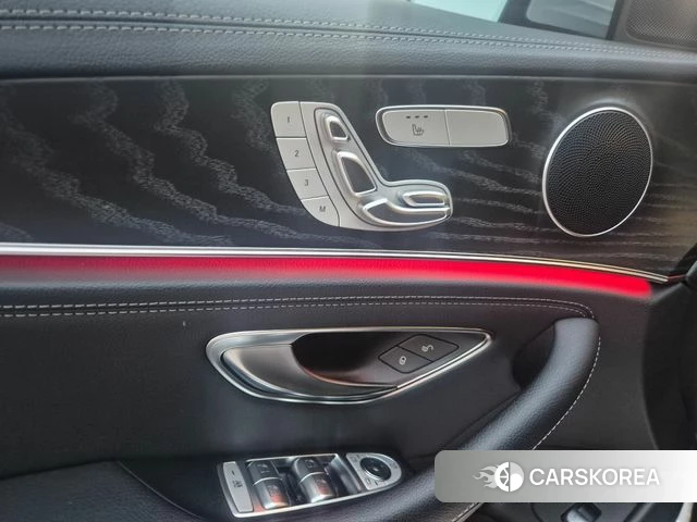 Mercedes-Benz E-Class W213 2021 Белый из Кореи, фото 2