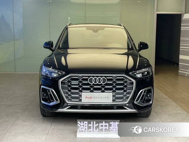 Audi Q5L 2022 Черный из Китая, фото 2