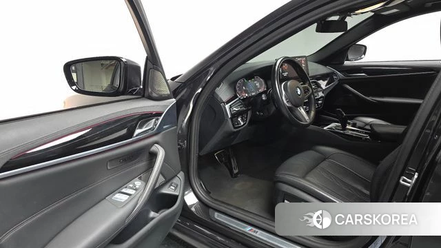 BMW 5 Series (G30) 2023 Серый из Кореи, фото 2