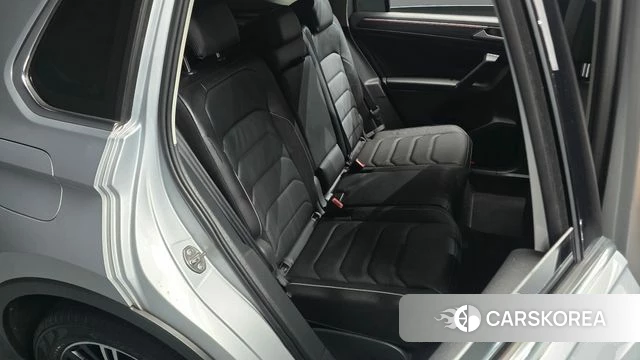 Volkswagen Tiguan second Generation 2022 Серебряный из Кореи, фото 2
