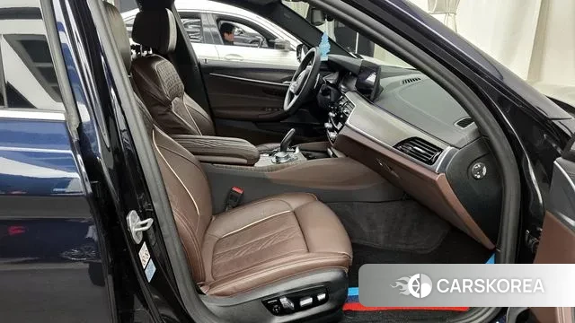 BMW 5 Series (G30) 2020 Черный из Кореи, фото 2