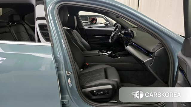 BMW 5 Series (G60) 2024 Небесно-голубой из Кореи, фото 2