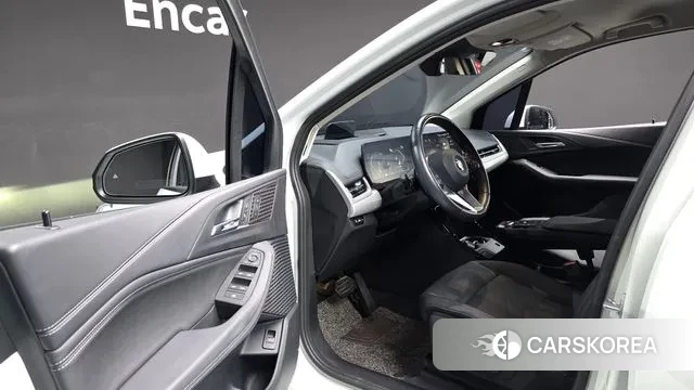 BMW 2 Series Active Tourer (U06) 2023 Белый из Кореи, фото 2