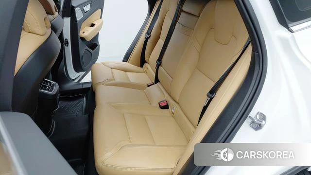 Volvo XC60 second Generation 2019 Белый из Кореи, фото 2