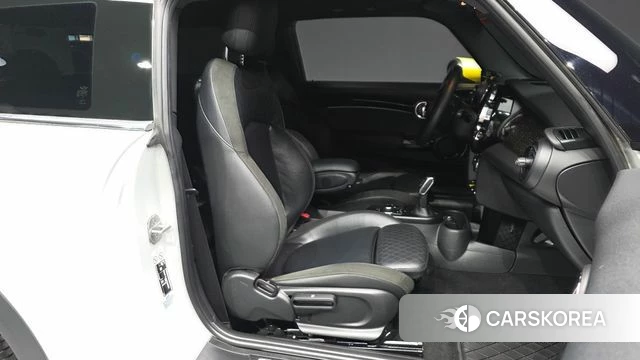 Mini Cooper Electric 2022 Серебряный из Кореи, фото 2