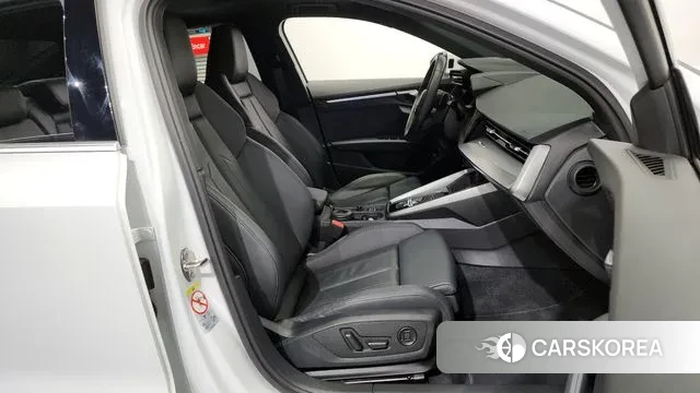 Audi A3 (8Y) 2023 Белый из Кореи, фото 2
