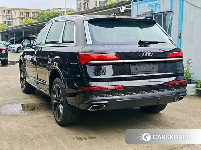 Audi Q7 2026 Черный из Китая, фото 2