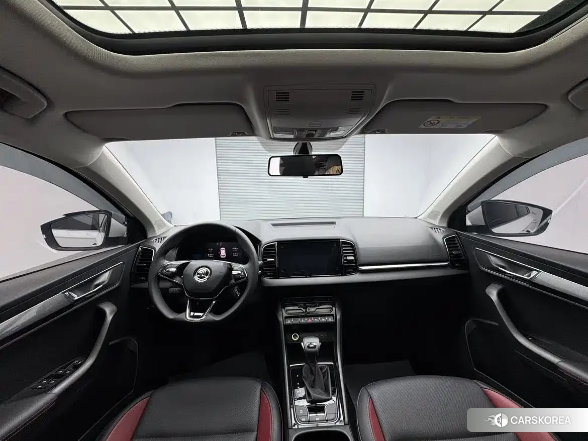 Skoda Karoq 2023 Белый из Китая, фото 2