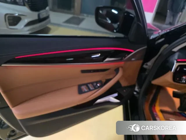 BMW 5 Series (G30) 2023 Черный из Кореи, фото 2