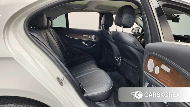 Mercedes-Benz E-Class W213 2019 Белый из Кореи, фото 2