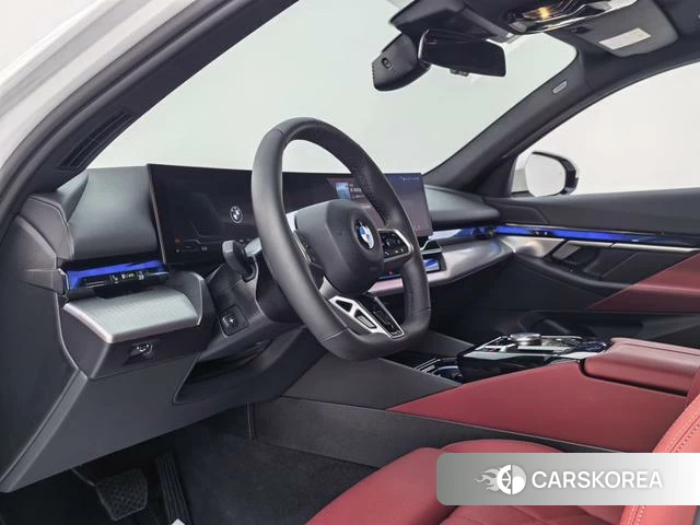 BMW 5 series (imported) 2025 Белый из Китая, фото 2