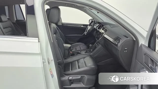 Volkswagen Tiguan second Generation 2020 Белый из Кореи, фото 2