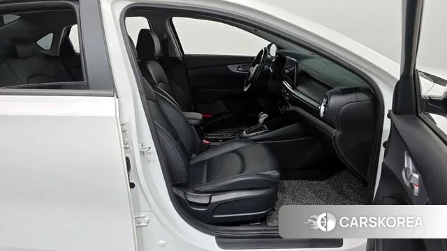 Kia The New K3 2nd generation 2021 Белый из Кореи, фото 2