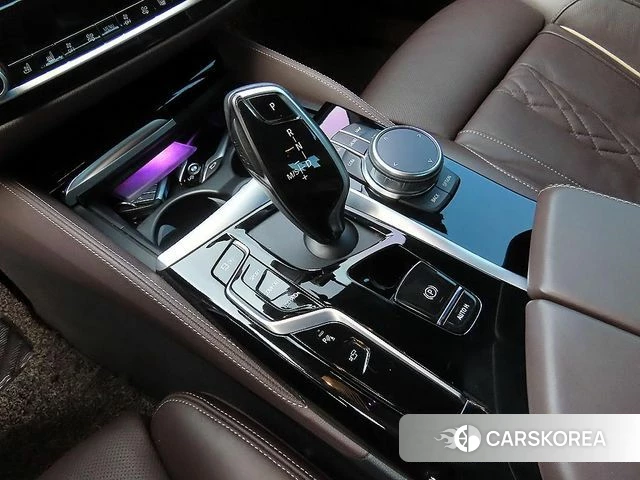 BMW 5 Series (G30) 2021 Белый из Кореи, фото 2