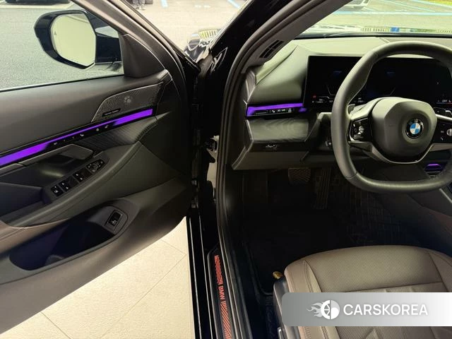 BMW 5 series 2025 Черный из Китая, фото 2