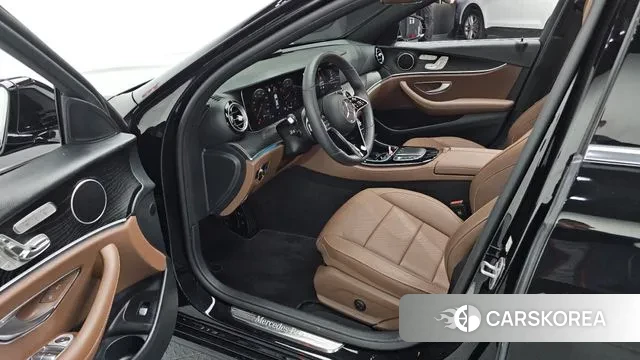 Mercedes-Benz E-Class W213 2023 Черный из Кореи, фото 2