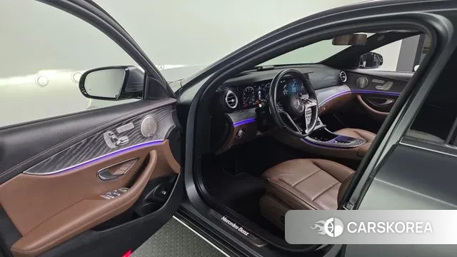 Mercedes-Benz E-Class W213 2023 Серебристо-серый из Кореи, фото 2