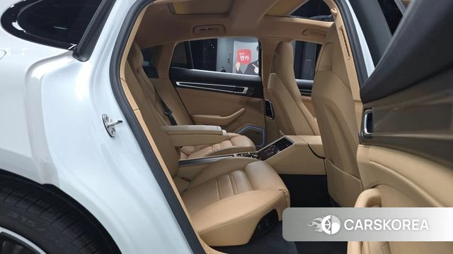 Porsche Panamera (971) 2022 Серебристо-серый из Кореи, фото 2