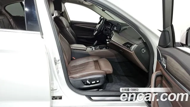 BMW 5 Series (G30) 2018 Белый из Кореи, фото 2