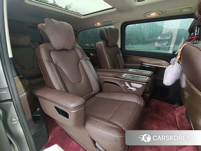 Mercedes-Benz V-class 2023 Серебристо-серый из Китая, фото 2