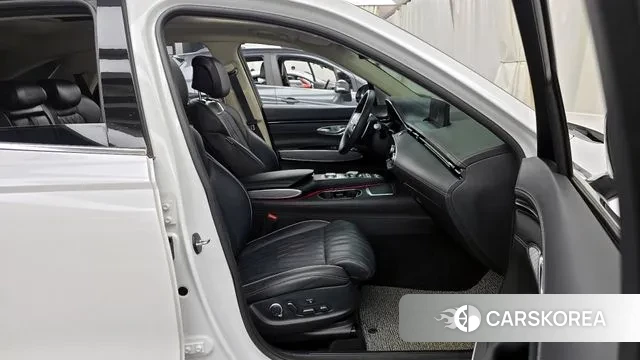 Genesis GV70 2023 Белый из Кореи, фото 2