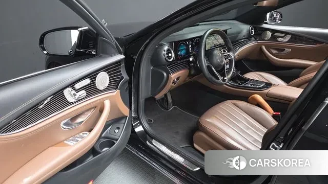 Mercedes-Benz E-Class W213 2021 Черный из Кореи, фото 2