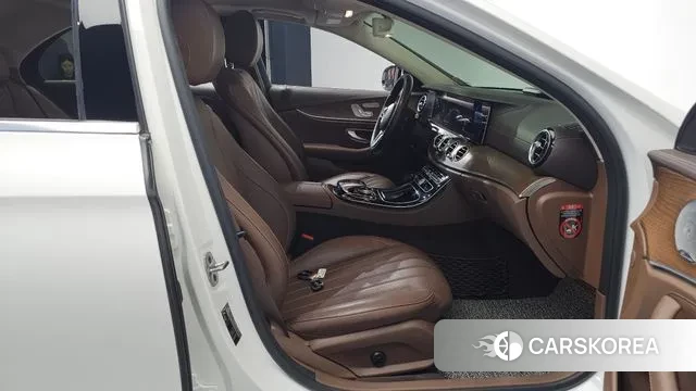 Mercedes-Benz E-Class W213 2019 Белый из Кореи, фото 2