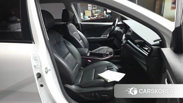 Kia Niro Plus 2022 Белый из Кореи, фото 2