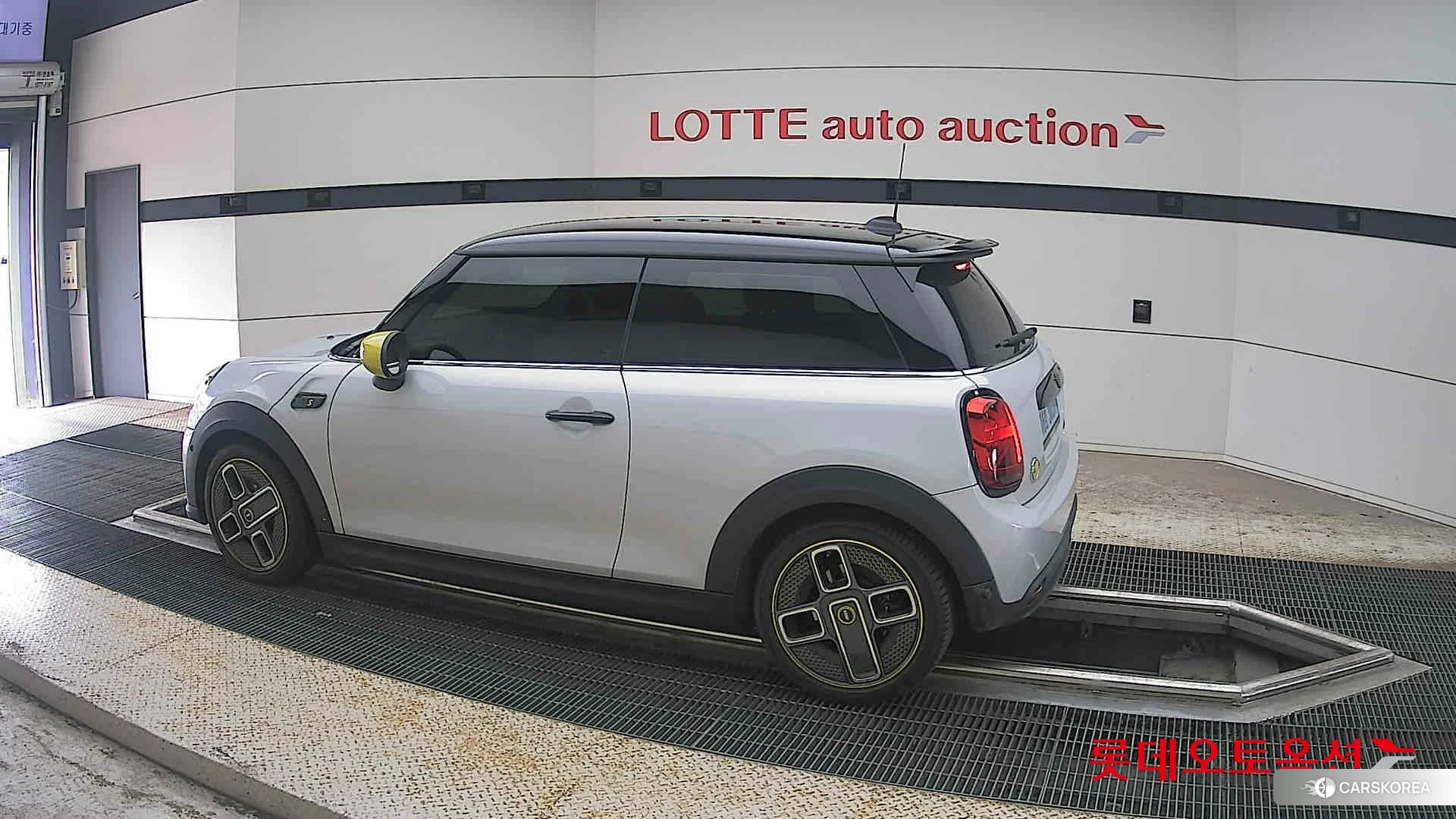 BMW MINI Cooper SE 2022 White Silver из Кореи, фото 2