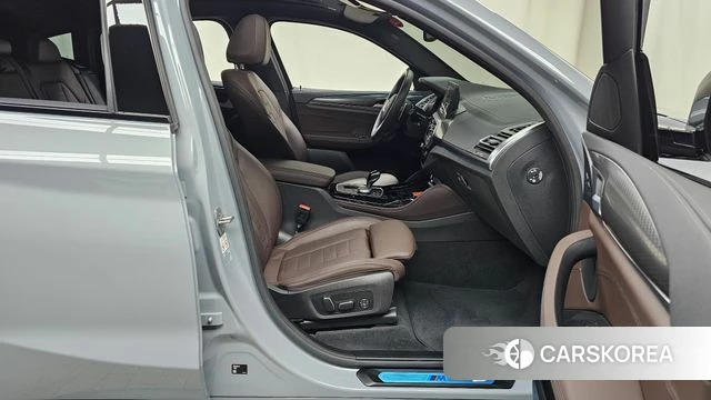 BMW X4 (G02) 2024 Серебристо-серый из Кореи, фото 2