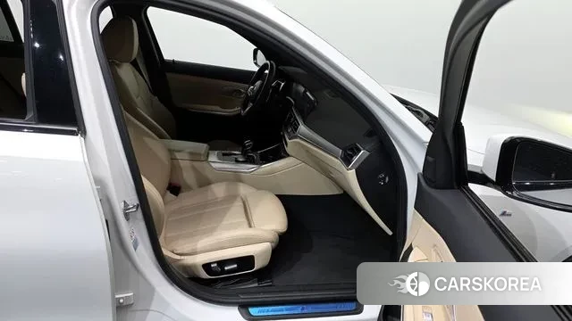 BMW 3 Series (G20) 2021 Белый из Кореи, фото 2